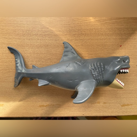 Shark lot - Picture 5 of 5